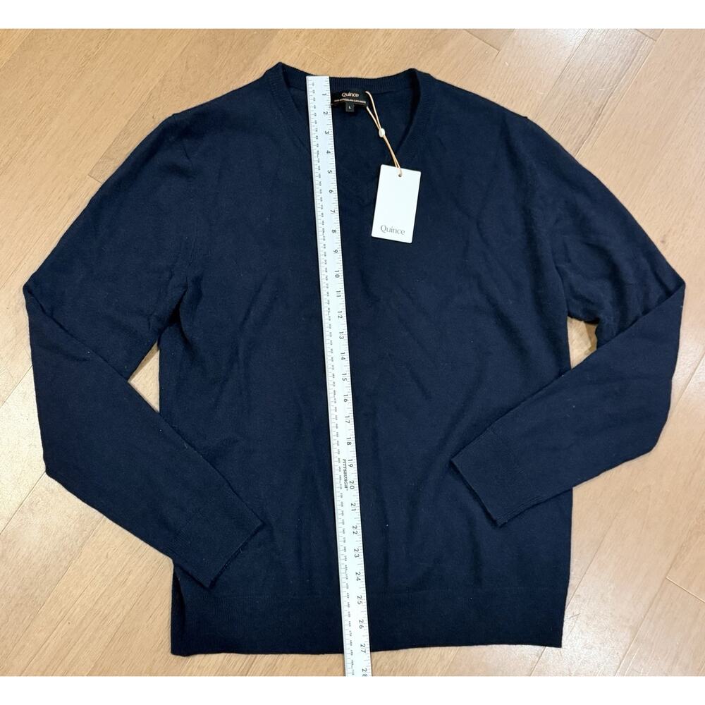 NWT Quince Women’s L Mongolian Cashmere Vneck Sweater Navy - Picture 5 of 6